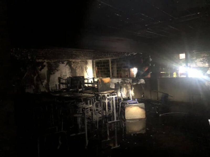 Incêndio atinge Escola Municipal Eny Caldeira, em Curitiba