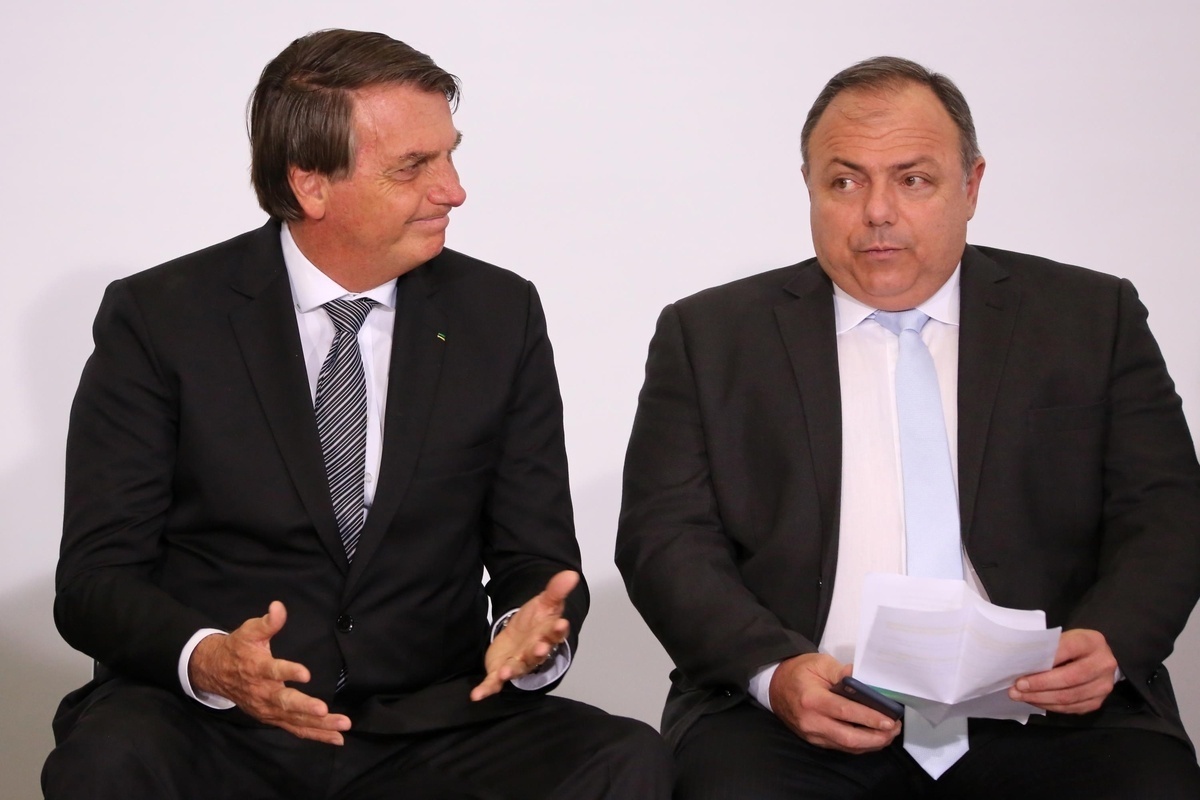 Pandemia está acabando e pressa da vacina não se justifica, diz Bolsonaro