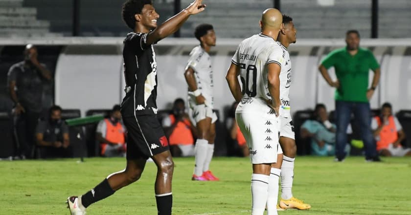 Vasco vence Botafogo e abre distância da zona de rebaixamento do Campeonato Brasileiro