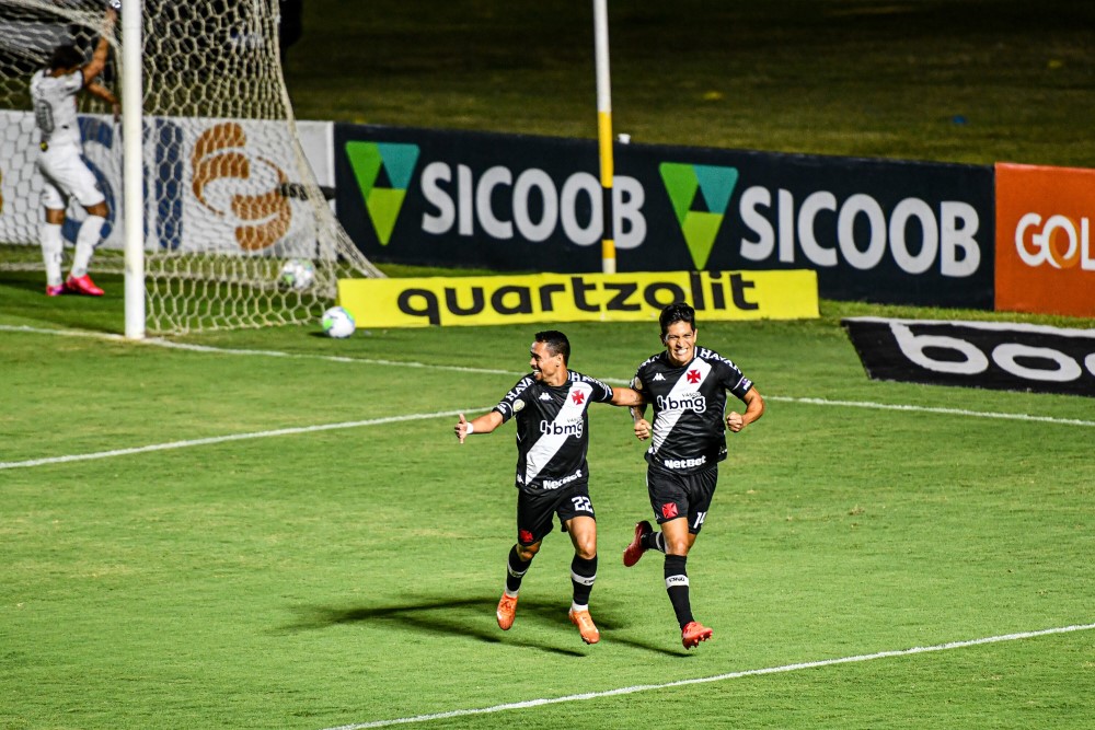 Vasco vence Atlético-MG e abre distância da zona de rebaixamento