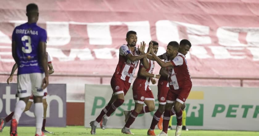 Paraná Clube leva virada do Náutico e afunda na zona de rebaixamento da Série B