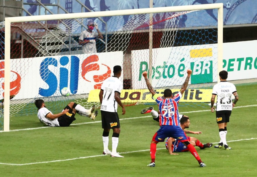 Corinthians perde do Bahia e não encosta na vaga para Libertadores