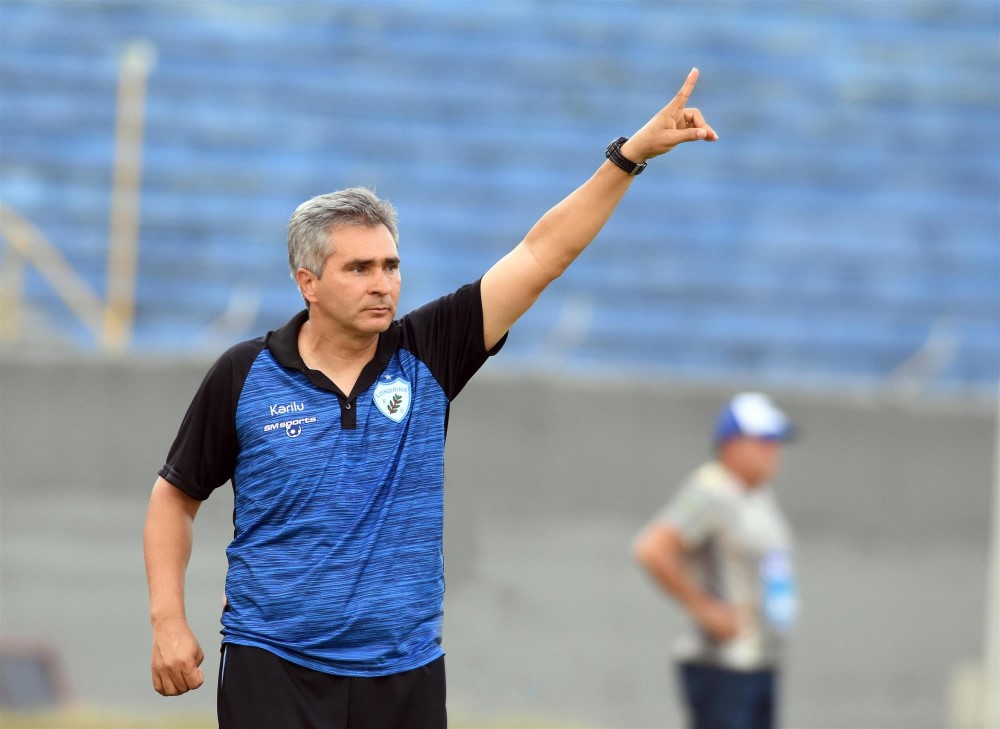 Londrina anuncia Silvinho como técnico para decisão na Série C
