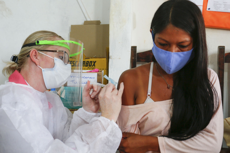 Indígenas começam a ser vacinados contra a Covid-19 no Paraná