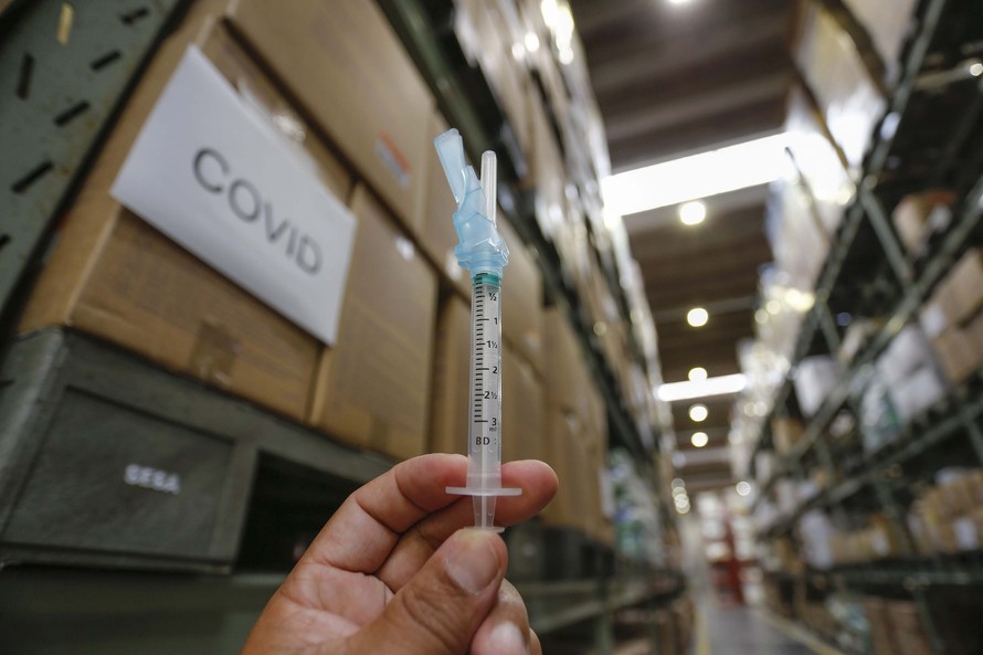 Paraná conta com 400 mil doses para iniciar vacinação na próxima semana