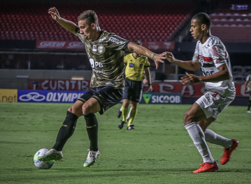 São Paulo cede empate ao Coritiba e perde chance de voltar a liderança