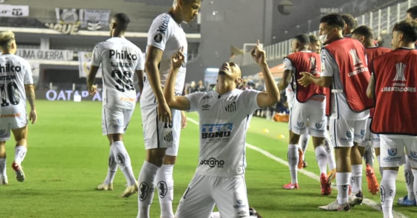 Santos vence Boca Juniors e encara Palmeiras na final da Libertadores
