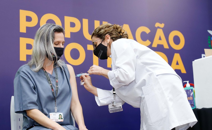 Paraná aplica 57,2 mil vacinas contra Covid-19 nos primeiros cinco dias de imunização