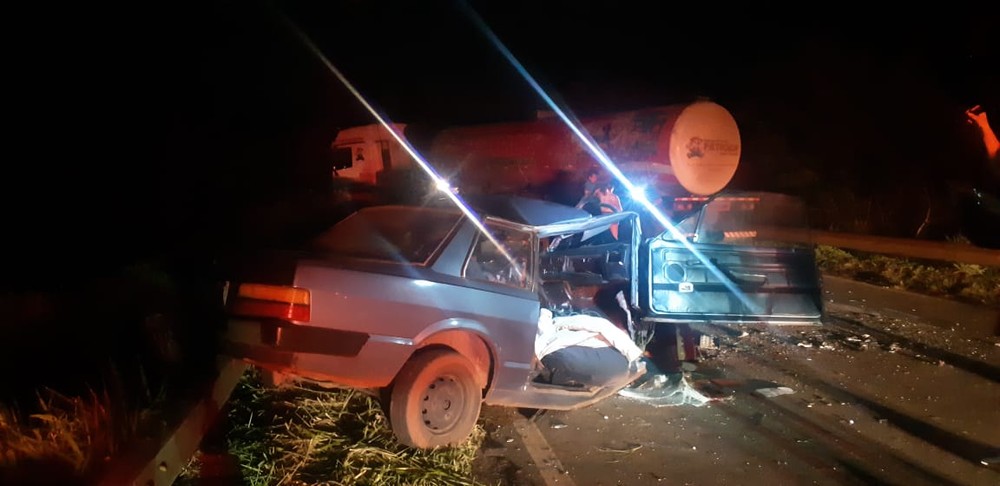 Motorista morre após colidir contra carro e caminhão na PR-492, em Paranavaí