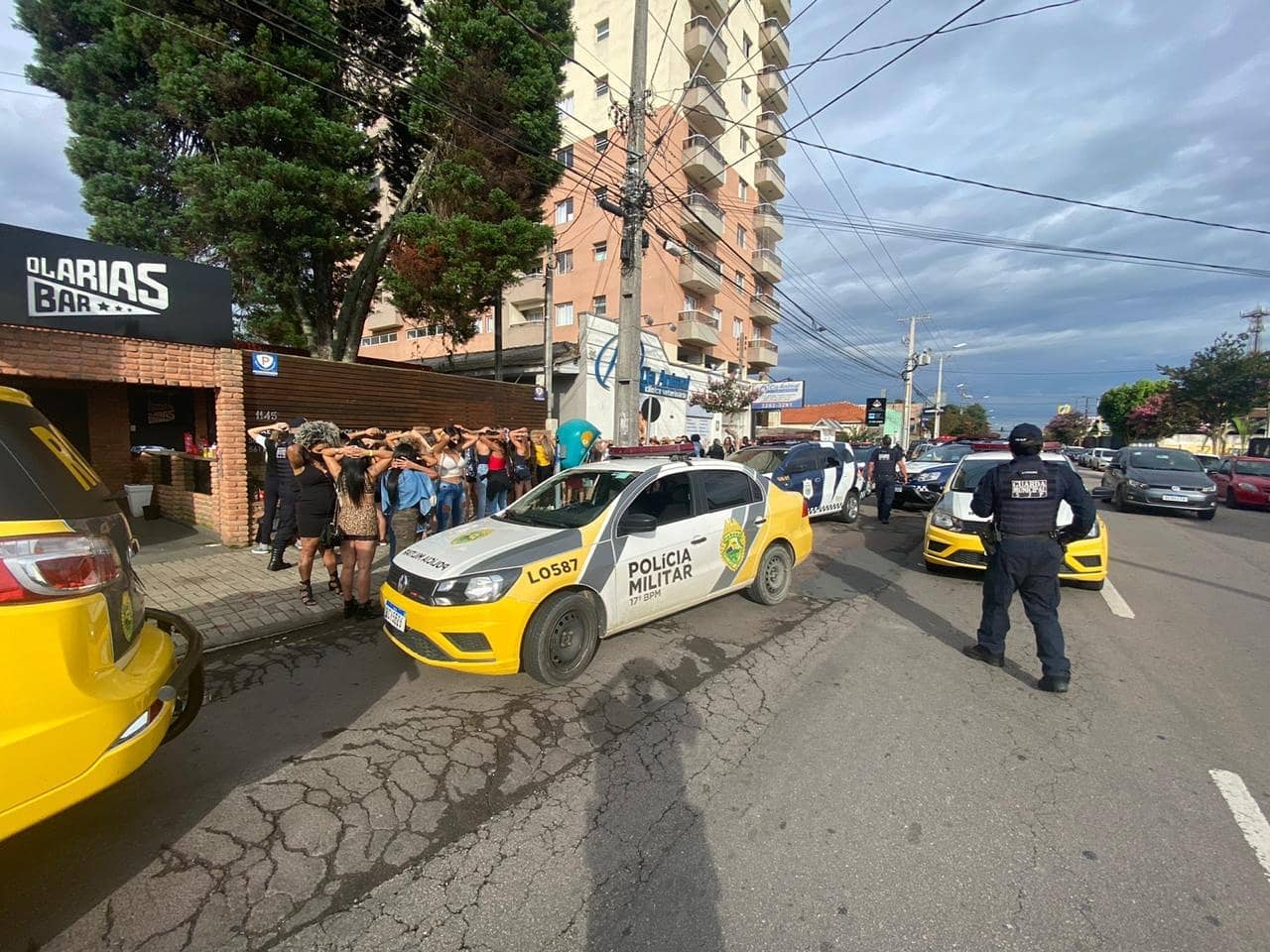 Festa clandestina com 94 pessoas é encerrada em São José dos Pinhais