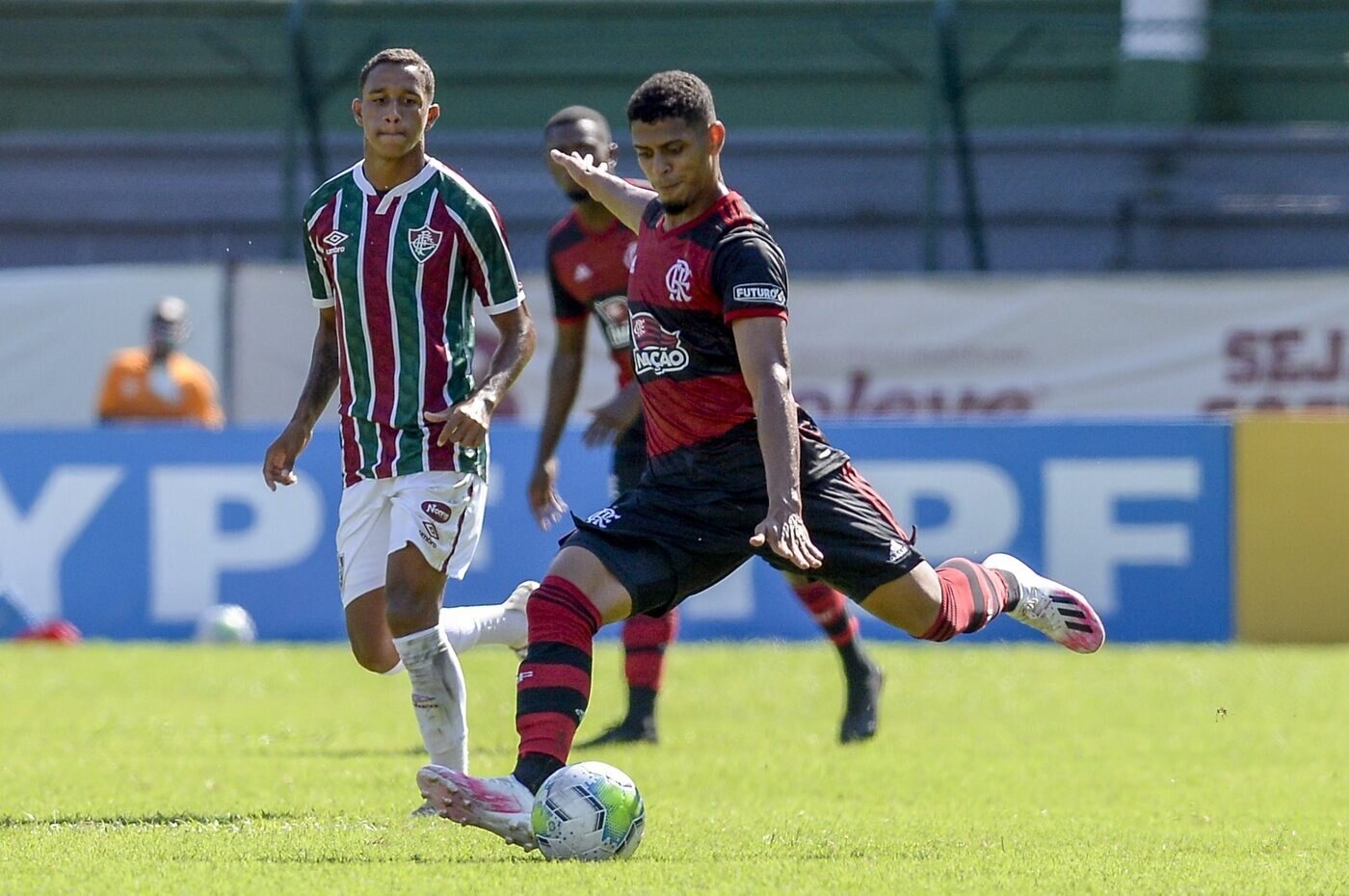 Flamengo vence nos pênaltis e elimina Fluminense do Brasileiro Sub-20