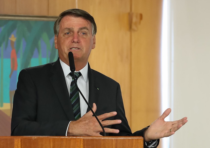 Bolsonaro insiste em defesa de cloroquina e chama CPI da Covid de xaropada