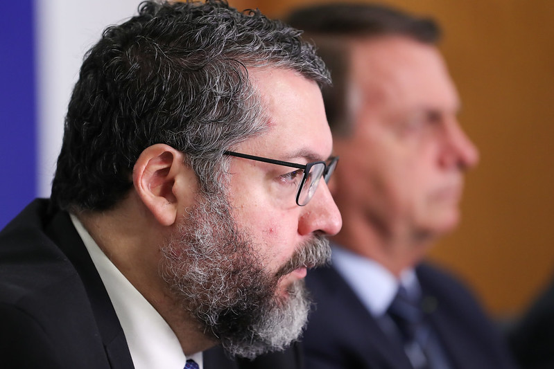 Mourão sinaliza que Ernesto Araújo pode ser trocado em reforma ministerial