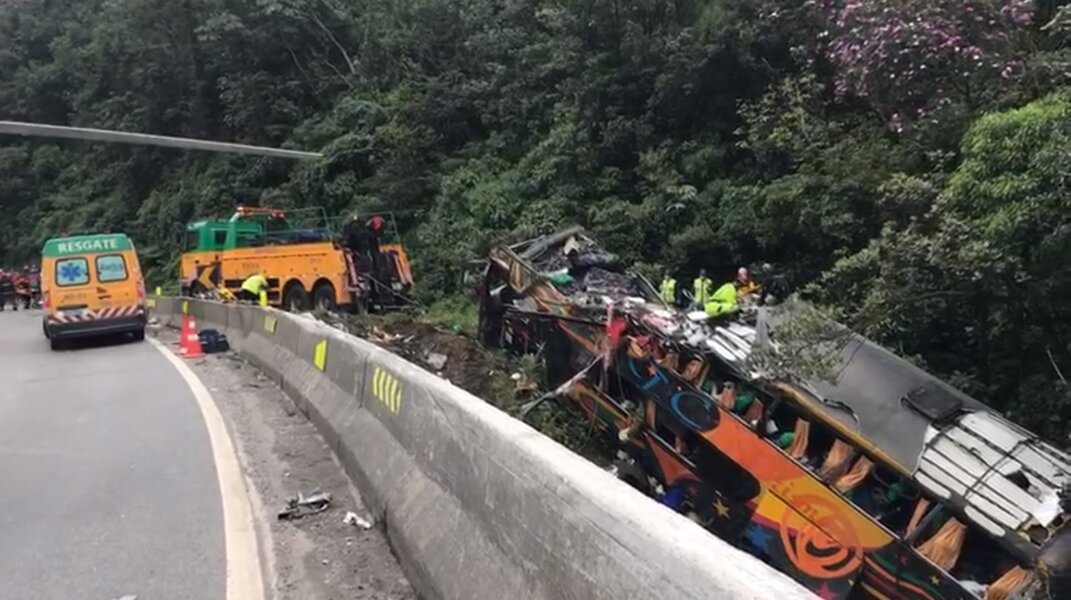 Ônibus envolvido no acidente em Guaratuba (PR) estava regular, diz ANTT