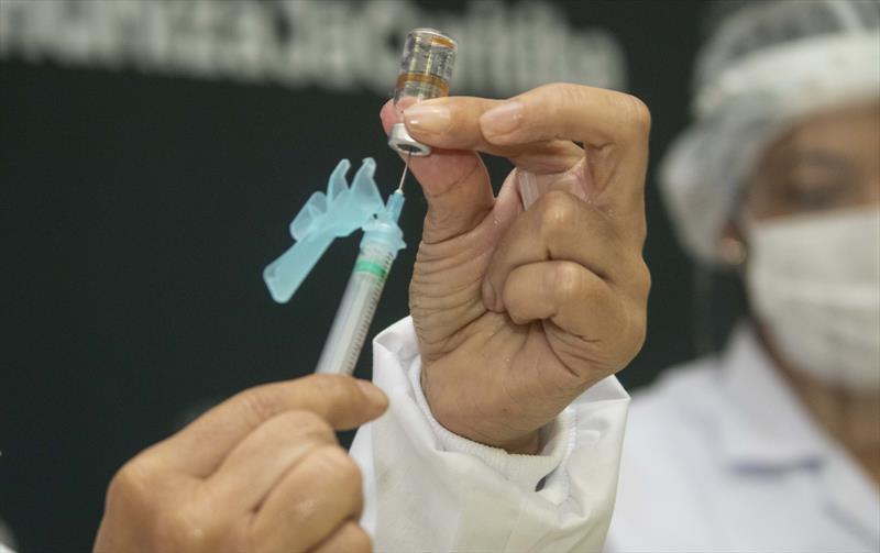 7.059 pessoas já receberam a primeira dose da vacina contra a Covid-19 em Curitiba