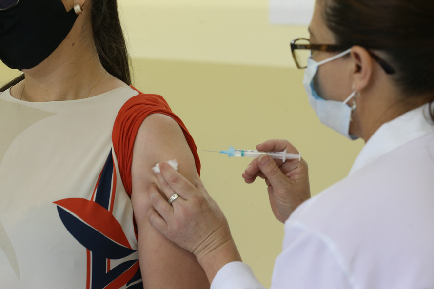 Vacinados contra a covid-19 em Curitiba chegam a 63.374