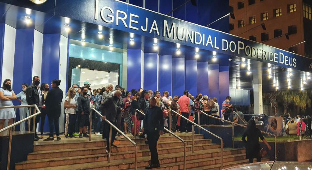Evento religioso com mais de 2 mil pessoas é interrompido pela PM em Curitiba