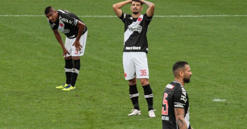 Vasco empata com Corinthians e fica perto do rebaixamento no Campeonato Brasileiro