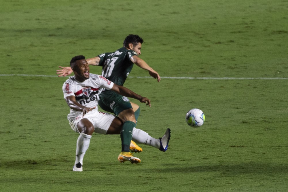 São Paulo cede empate ao Palmeiras e perde chances de título