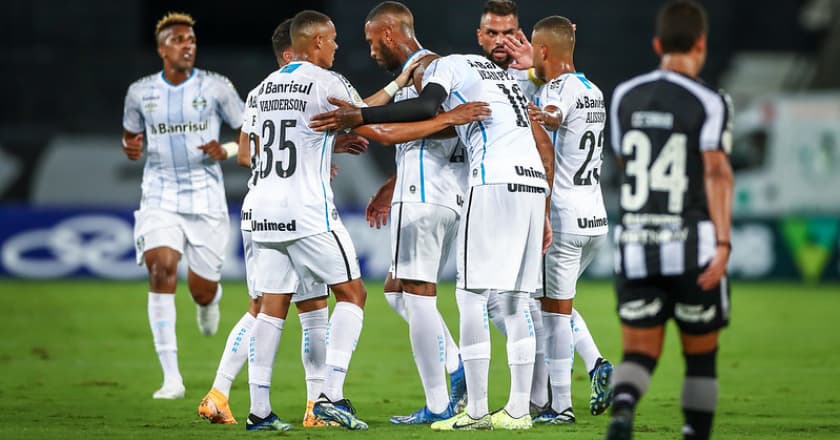 Grêmio vence Botafogo e encosta no G-4 do Campeonato Brasileiro