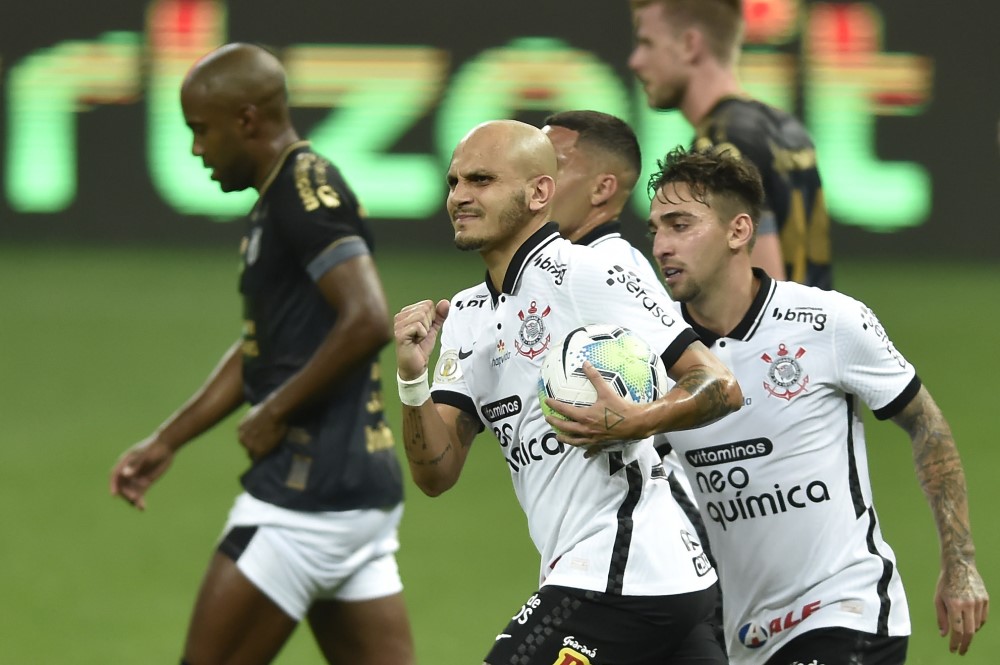 Corinthians vence Ceará e entra na zona da Libertadores
