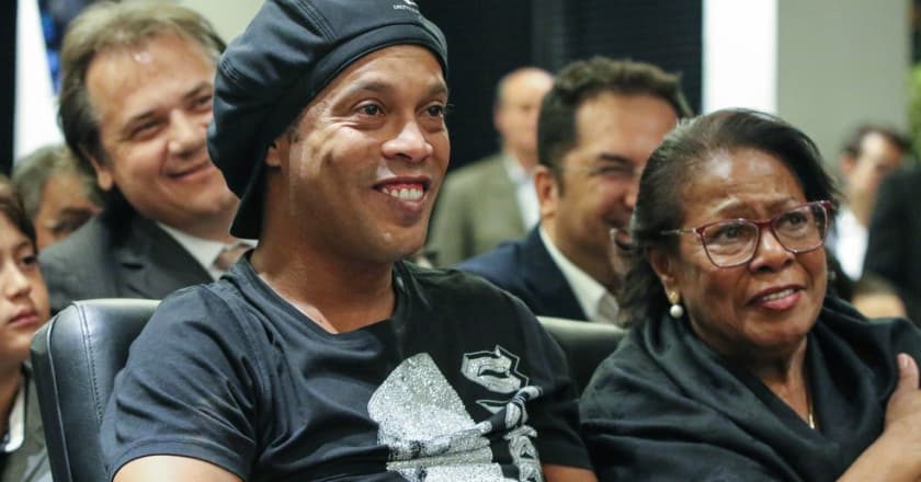 Mãe de Ronaldinho Gaúcho e Assis morre pela Covid-19 aos 71 anos