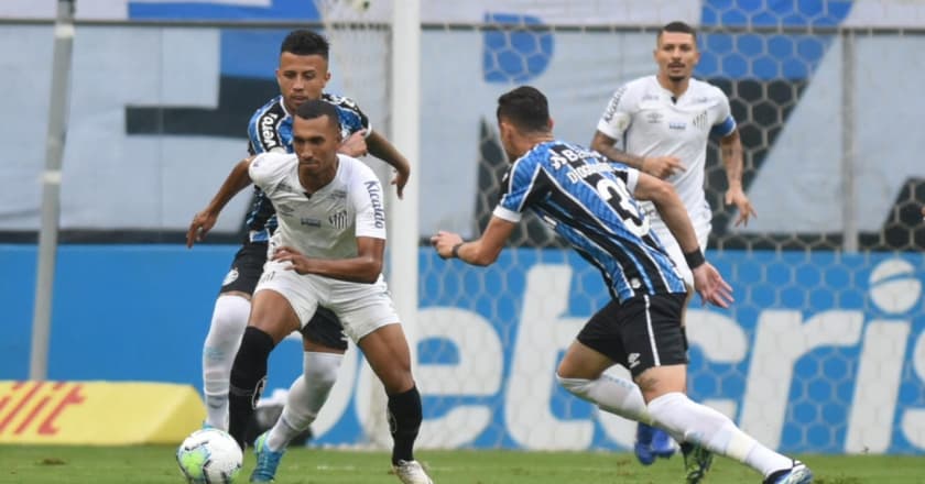 Grêmio e Santos empatam em duelo direto por vaga na Libertadores pelo Campeonato Brasileiro