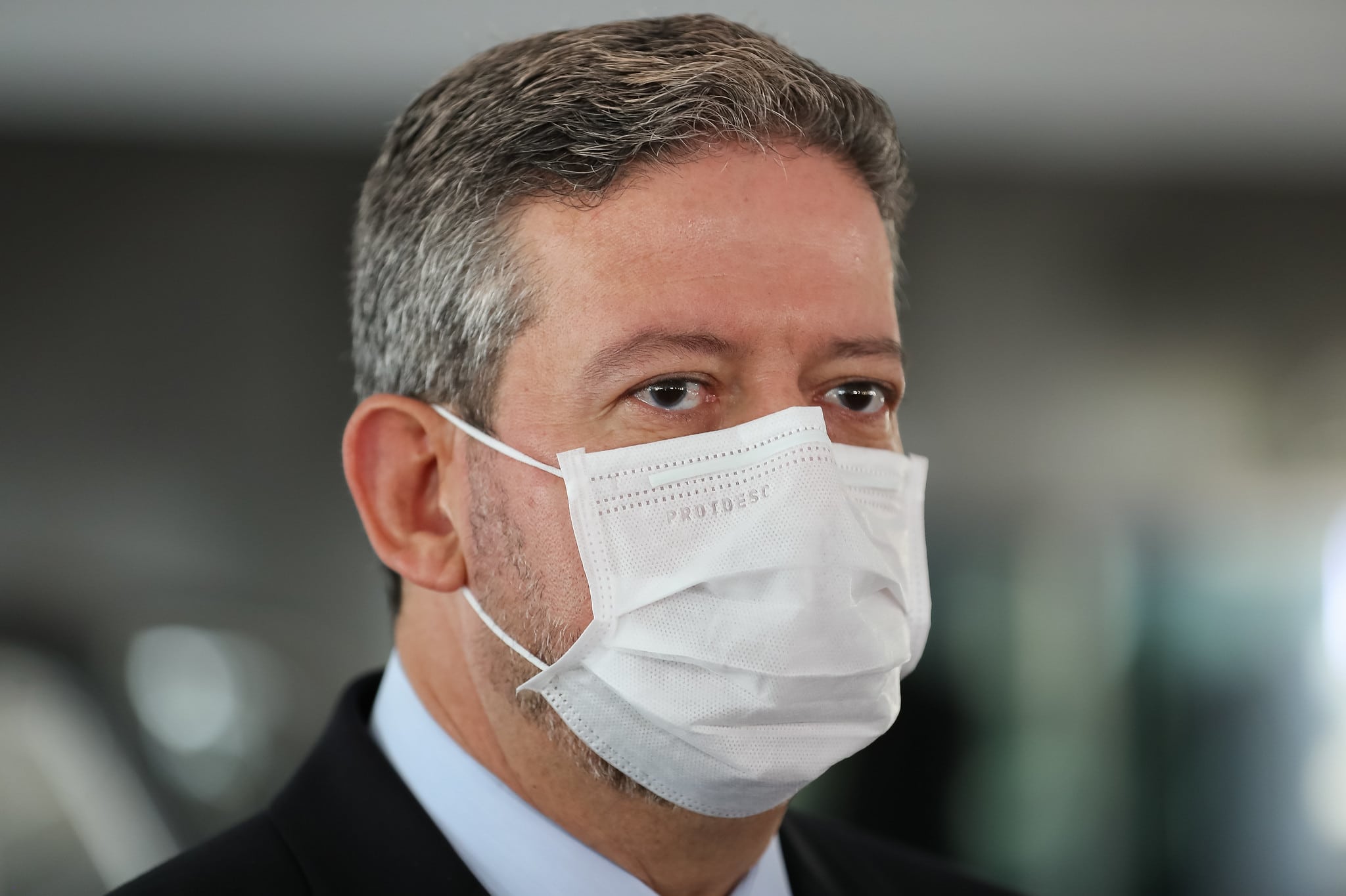 Lira chama governadores para conversa sobre pandemia após ataques de Bolsonaro a medidas restritivas