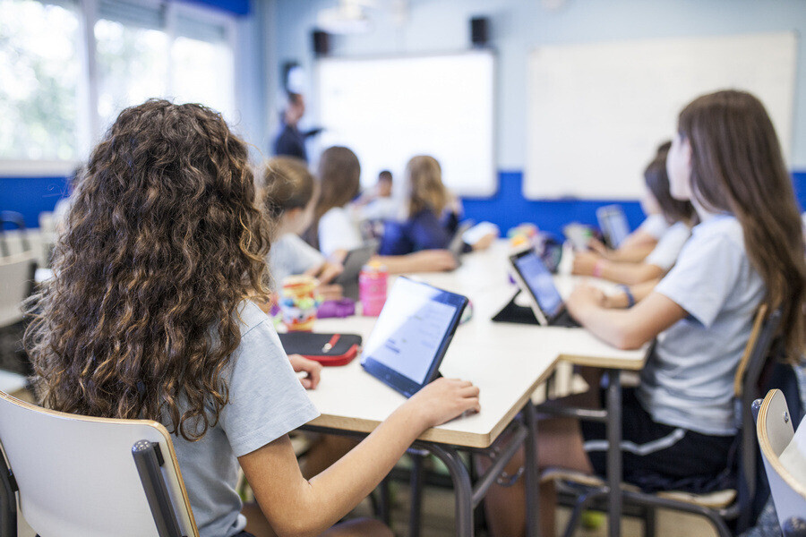 Censo Escolar aponta desigualdade tecnológica entre escolas públicas e privadas