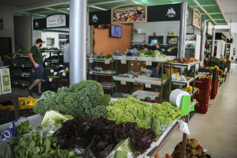Feiras de Curitiba e Mercado Municipal têm aumento de venda de orgânicos