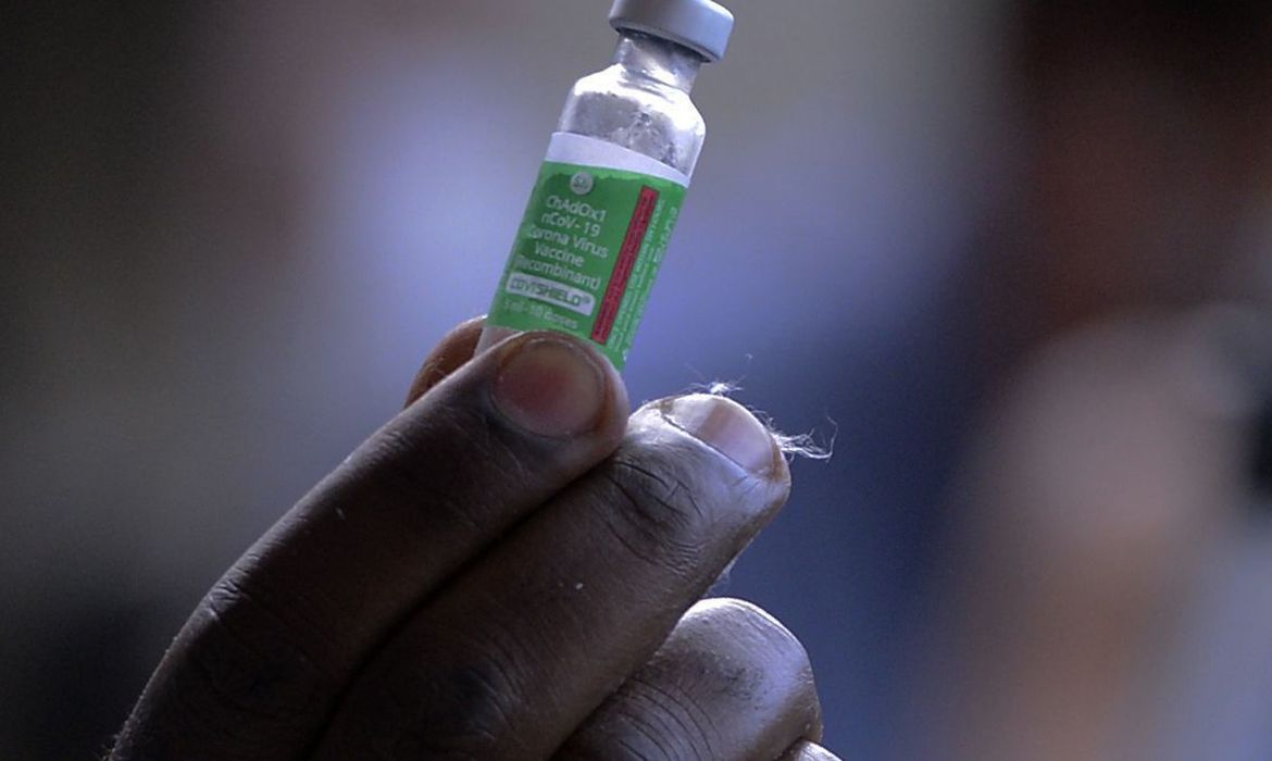 Covid-19: voo com 2 milhões de doses de vacina Oxford/AstraZeneca decola da Índia
