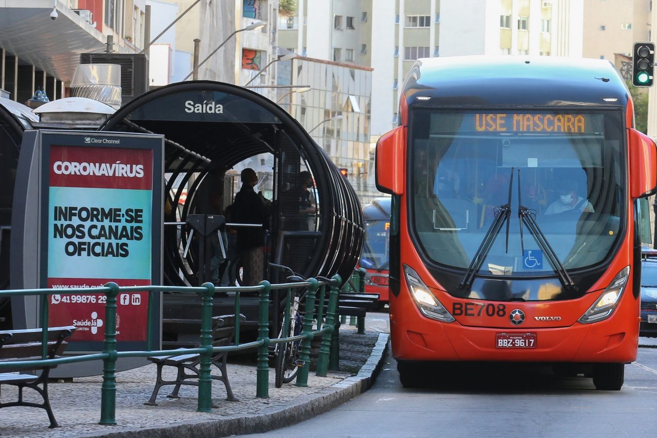 Linhas de ônibus serão reforçadas para a volta às aulas em Curitiba