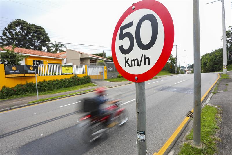 Curitiba irá ampliar ruas com limite de velocidade em 50 km/h