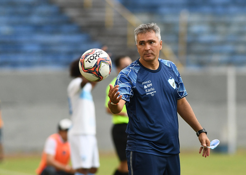 Londrina demite Silvinho após três jogos do Campeonato Paranaense