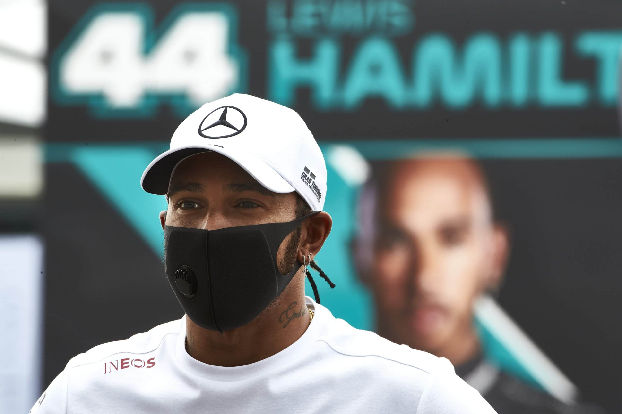 De carro novo, Hamilton deixa em aberto se continuaria na F-1 após 8º título