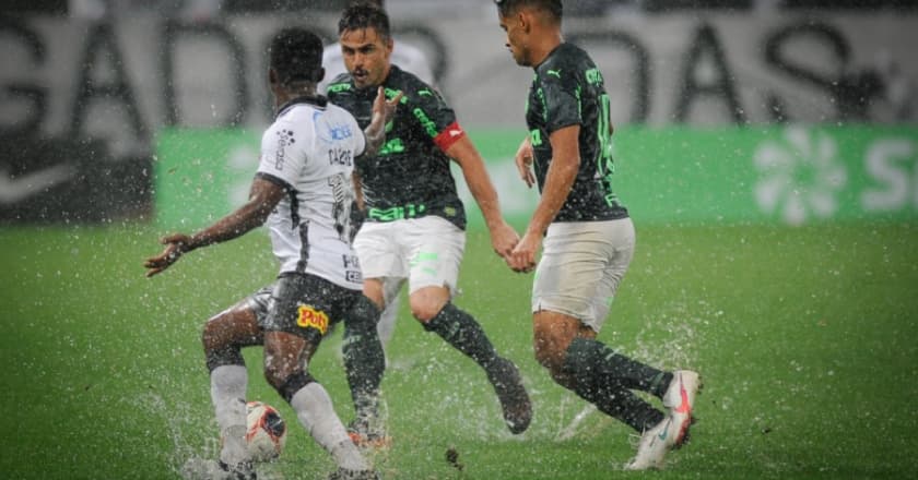 Corinthians e Palmeiras empatam em clássico chuvoso pelo Campeonato Paulista