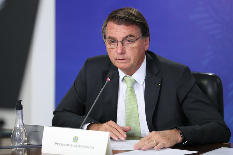 Bolsonaro volta a criticar restrições impostas por governadores