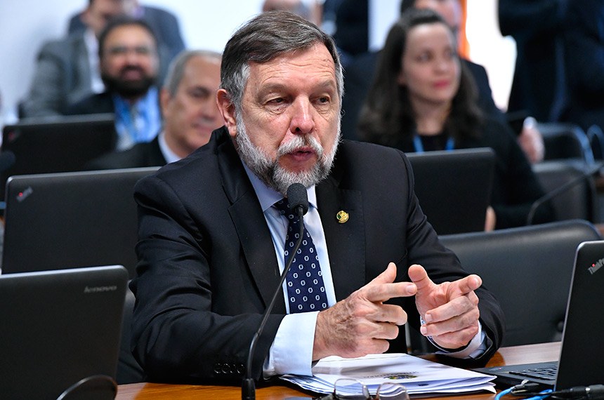 Flávio Arns critica acenos à ditadura: É de maior utilidade que o ministro lute pela vida