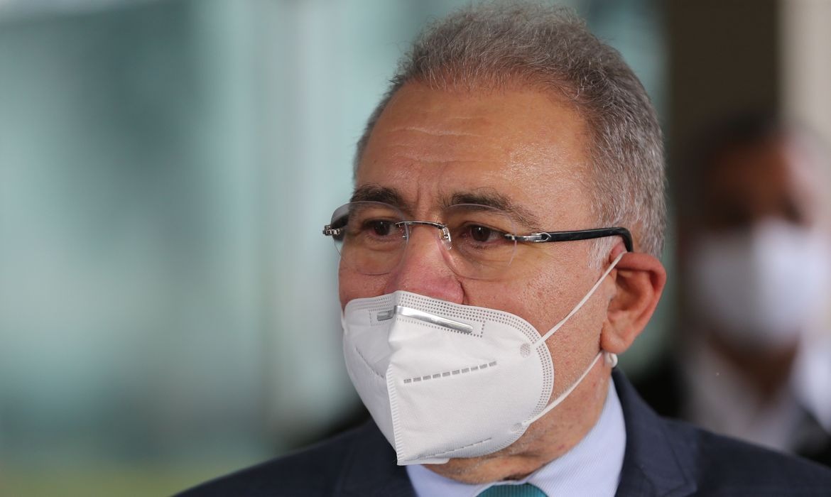 Ministro da Saúde agora pede para povo usar máscaras