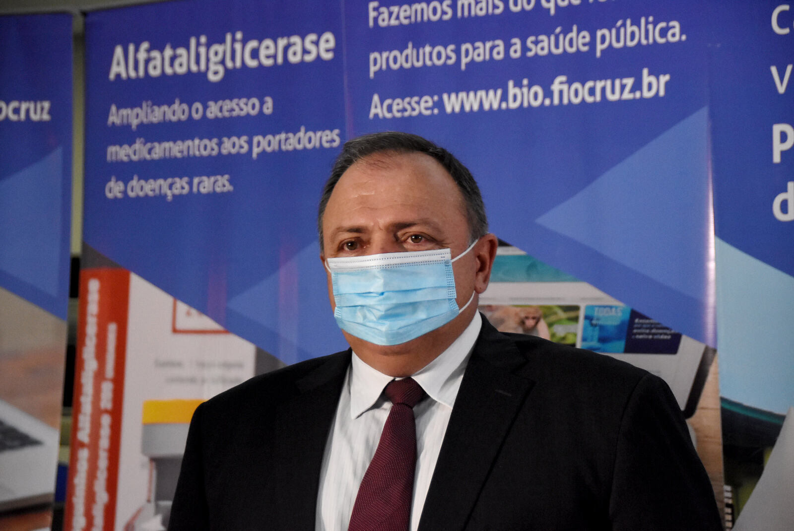 Fabricação nacional de vacinas é o que nos interessa, diz Pazuello em visita ao Paraná