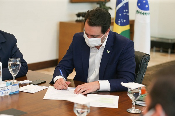 Ratinho Junior assina carta de governadores rebatendo dados publicados por Bolsonaro