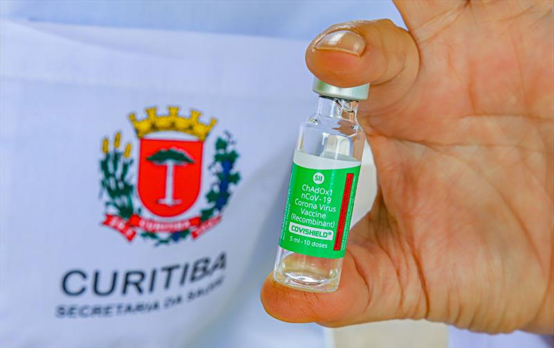 Sem doses suficientes para avançar a campanha de vacinação, Curitiba não tem previsão para imunizar a população entre 60 e 79 anos. (Foto: Daniel Castellano /SMCS)
