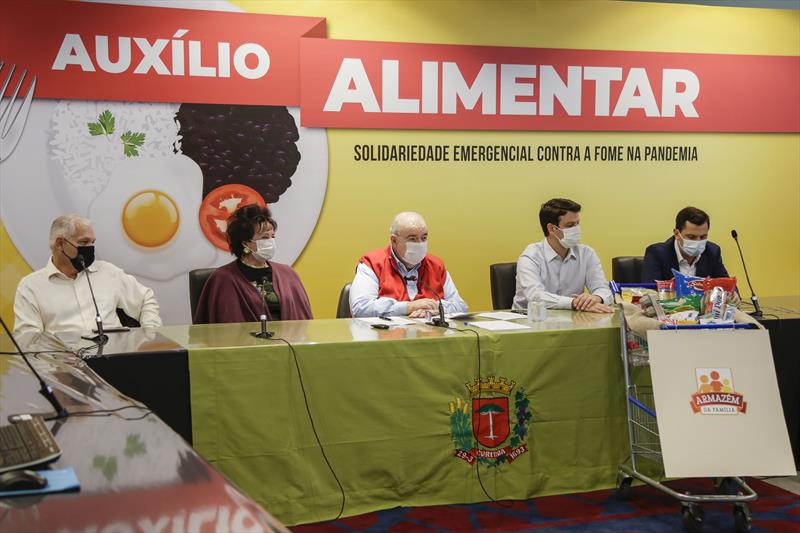 Prefeitura de Curitiba anuncia auxílio alimentar para famílias carentes