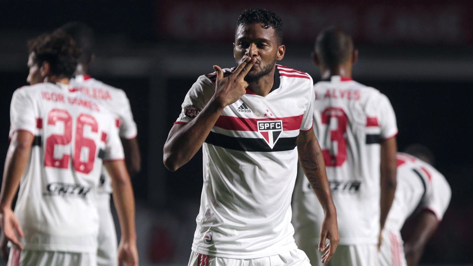 São Paulo goleia São Caetano por 5 a 1, no retorno do Paulistão