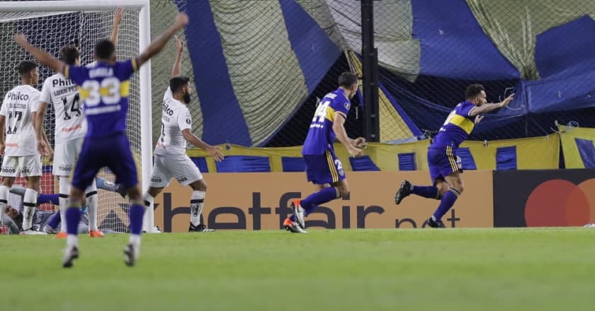 O Santos foi derrotado por 2 a 0 pelo Boca Juniors na noite desta terça-feira (27) e se complicou por uma vaga nas oitavas de final da Copa Libertadores.