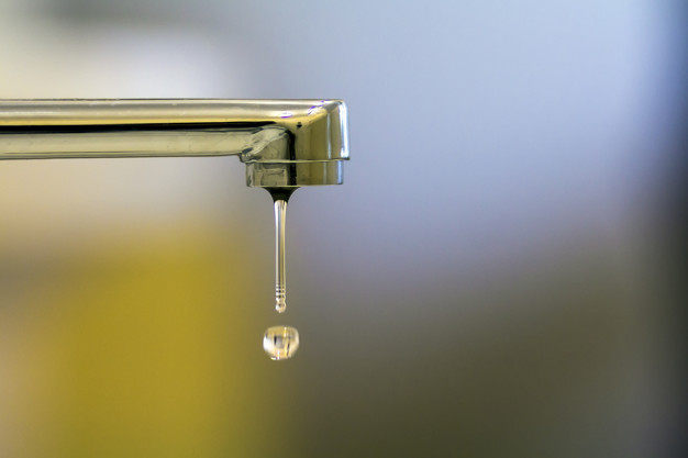 Rompimento de adutora deixa bairros de Curitiba sem água nesta quinta-feira