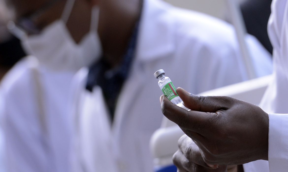 Oxford-AstraZeneca: Fiocruz entrega hoje 1,3 milhão de doses da vacina