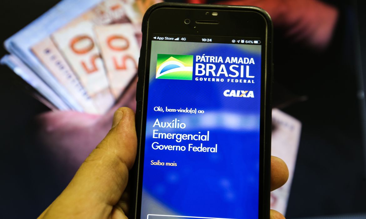 Governo avalia prorrogar auxílio emergencial até setembro com custo extra de R$ 18 bi