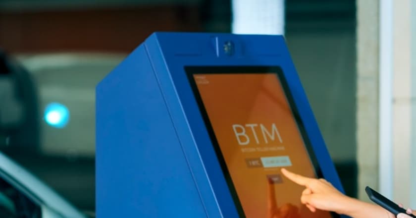 o primeiro caixa eletrônico de bitcoins foi instalado no Shopping Curitiba