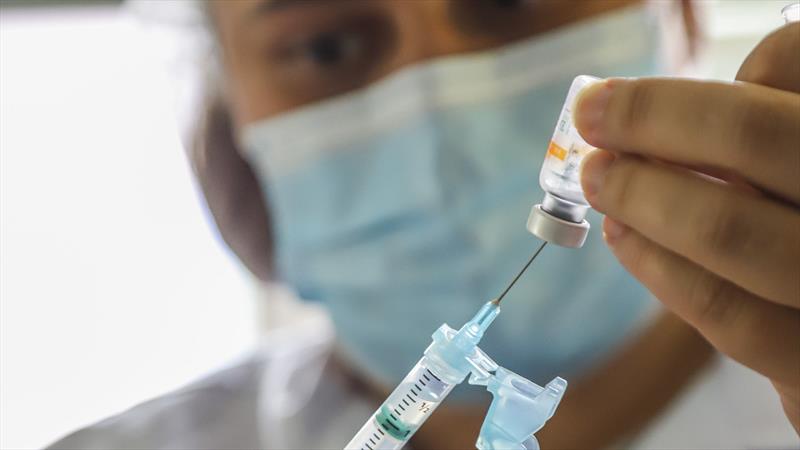 Covid: 97% dos vacinados em Curitiba voltaram para segunda dose, diz SMS